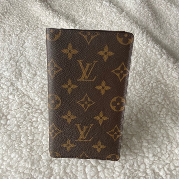 Louis Vuitton Handbags - EUC LOUIS VUITTON LONG WALLET/PASSPORT CASE